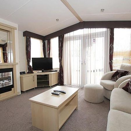 Hoburne Cotswold Hotell South Cerney Exteriör bild