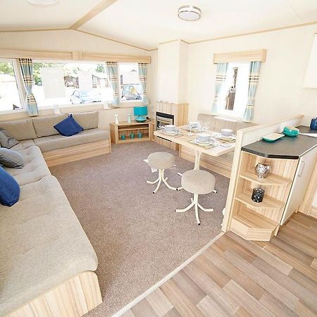 Hoburne Cotswold Hotell South Cerney Exteriör bild